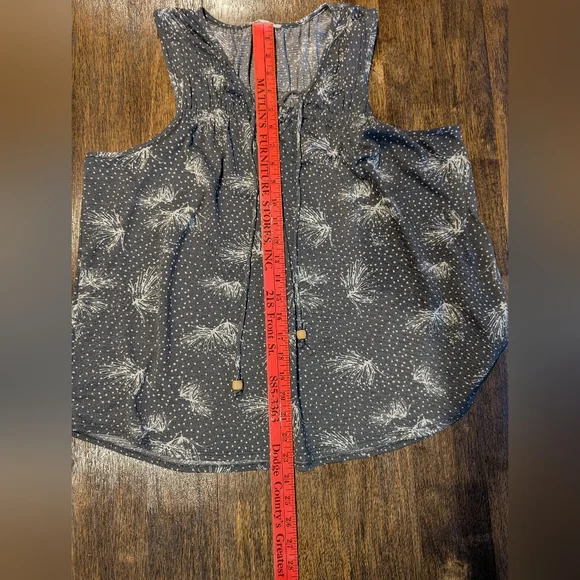 Maurices Charcoal Top with‎ White Floral Design - Picture 6 of 7